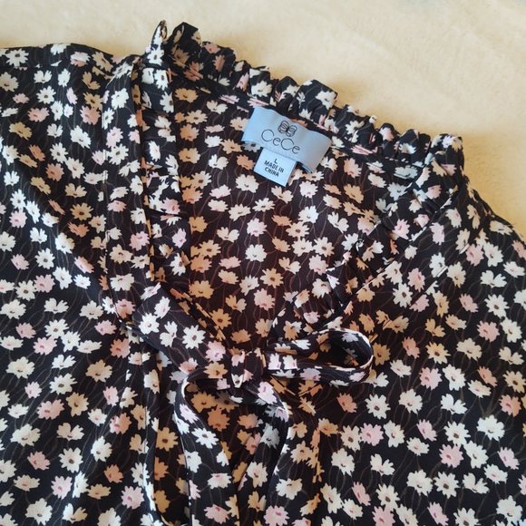 Cece Flowy Floral Short-Sleeve Top - Large - Picture 1 of 6